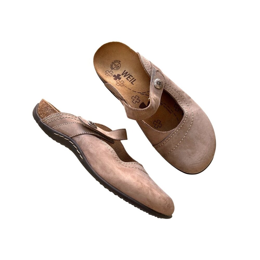 Women's Tan Flats